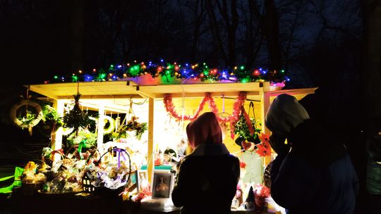 Gm. Siedliszcze. Jarmark świąteczny w Kuliku wieczorową porą... [GALERIA ZDJĘĆ]