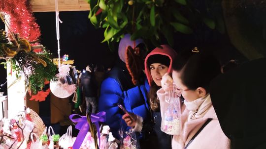 Gm. Siedliszcze. Jarmark świąteczny w Kuliku wieczorową porą... [GALERIA ZDJĘĆ]