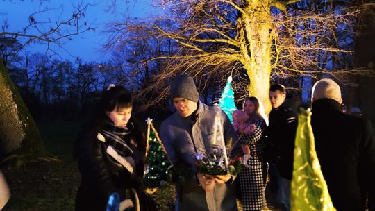 Gm. Siedliszcze. Jarmark świąteczny w Kuliku wieczorową porą... [GALERIA ZDJĘĆ]