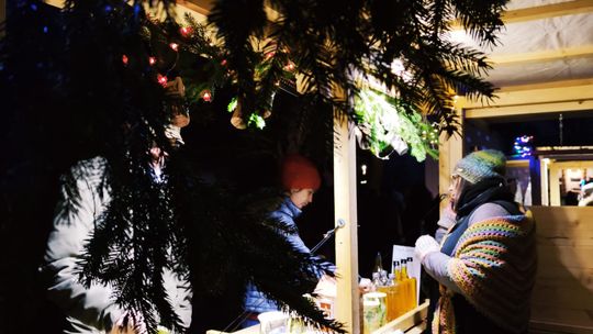 Gm. Siedliszcze. Jarmark świąteczny w Kuliku wieczorową porą... [GALERIA ZDJĘĆ]