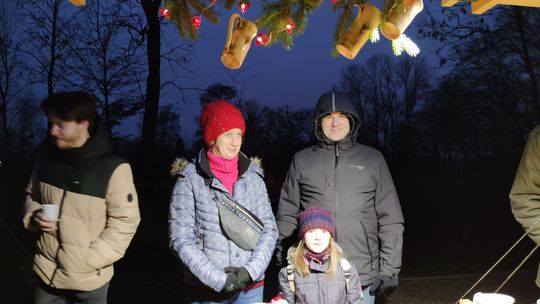 Gm. Siedliszcze. Jarmark świąteczny w Kuliku wieczorową porą... [GALERIA ZDJĘĆ]