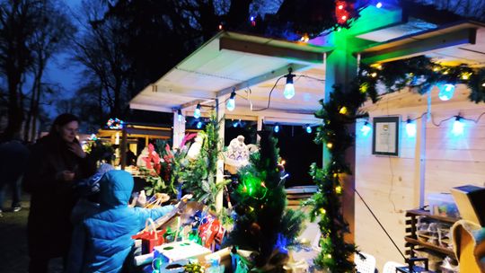 Gm. Siedliszcze. Jarmark świąteczny w Kuliku wieczorową porą... [GALERIA ZDJĘĆ]