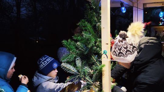 Gm. Siedliszcze. Jarmark świąteczny w Kuliku wieczorową porą... [GALERIA ZDJĘĆ]