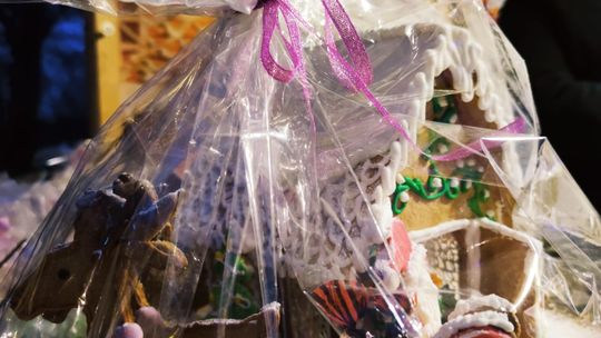 Gm. Siedliszcze. Jarmark świąteczny w Kuliku wieczorową porą... [GALERIA ZDJĘĆ]