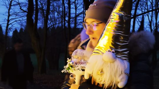 Gm. Siedliszcze. Jarmark świąteczny w Kuliku wieczorową porą... [GALERIA ZDJĘĆ]