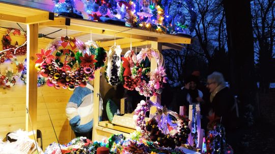 Gm. Siedliszcze. Jarmark świąteczny w Kuliku wieczorową porą... [GALERIA ZDJĘĆ]