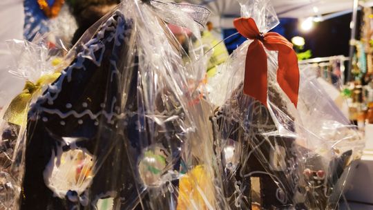 Gm. Siedliszcze. Jarmark świąteczny w Kuliku wieczorową porą... [GALERIA ZDJĘĆ]