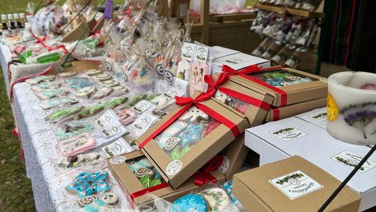 Gm. Siedliszcze. Świąteczny jarmark w Dworze Kulik. Masa ozdób i słodkości! [GALERIA ZDJĘĆ]