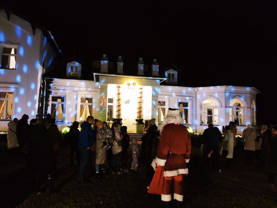 Gm. Siedliszcze. Jarmark świąteczny w Kuliku wieczorową porą... [GALERIA ZDJĘĆ]