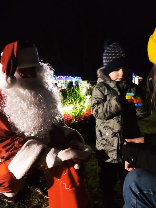 Gm. Siedliszcze. Jarmark świąteczny w Kuliku wieczorową porą... [GALERIA ZDJĘĆ]