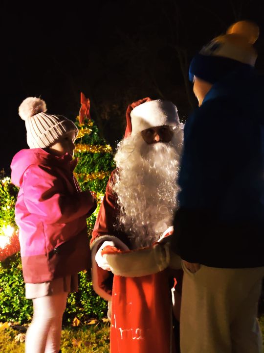 Gm. Siedliszcze. Jarmark świąteczny w Kuliku wieczorową porą... [GALERIA ZDJĘĆ]