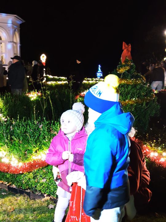 Gm. Siedliszcze. Jarmark świąteczny w Kuliku wieczorową porą... [GALERIA ZDJĘĆ]