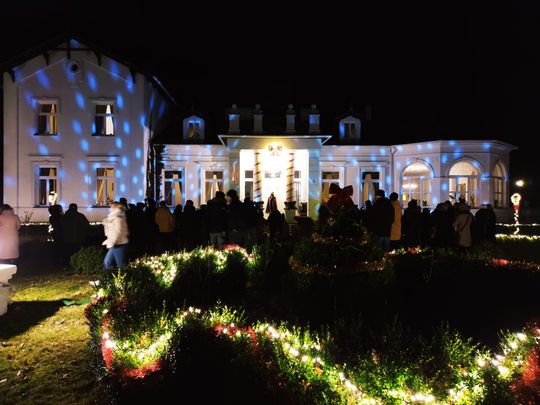 Gm. Siedliszcze. Jarmark świąteczny w Kuliku wieczorową porą... [GALERIA ZDJĘĆ]