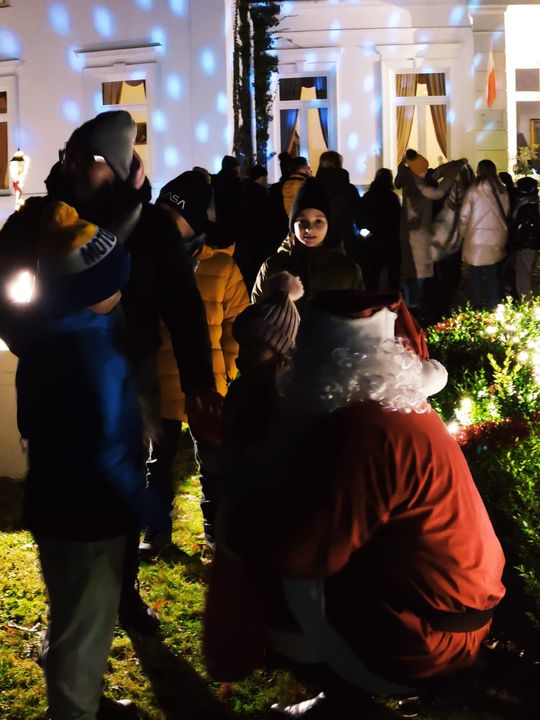 Gm. Siedliszcze. Jarmark świąteczny w Kuliku wieczorową porą... [GALERIA ZDJĘĆ]