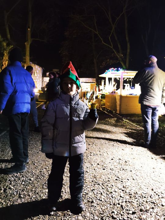 Gm. Siedliszcze. Jarmark świąteczny w Kuliku wieczorową porą... [GALERIA ZDJĘĆ]