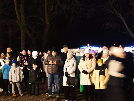 Gm. Siedliszcze. Jarmark świąteczny w Kuliku wieczorową porą... [GALERIA ZDJĘĆ]