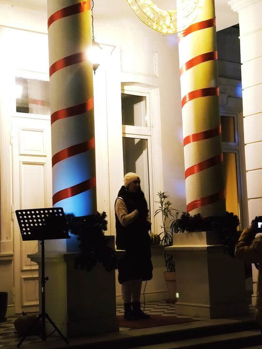 Gm. Siedliszcze. Jarmark świąteczny w Kuliku wieczorową porą... [GALERIA ZDJĘĆ]