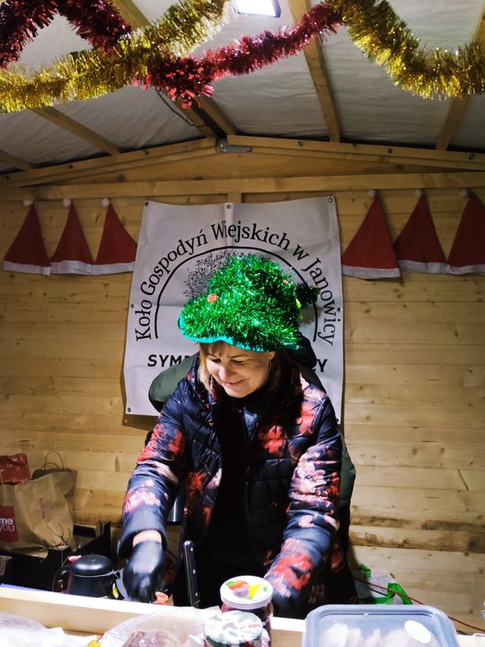 Gm. Siedliszcze. Jarmark świąteczny w Kuliku wieczorową porą... [GALERIA ZDJĘĆ]