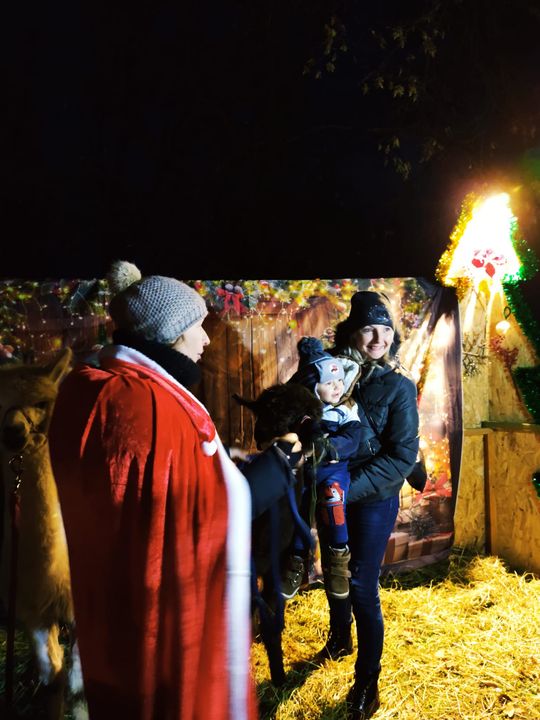 Gm. Siedliszcze. Jarmark świąteczny w Kuliku wieczorową porą... [GALERIA ZDJĘĆ]