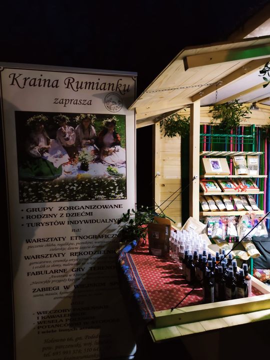 Gm. Siedliszcze. Jarmark świąteczny w Kuliku wieczorową porą... [GALERIA ZDJĘĆ]