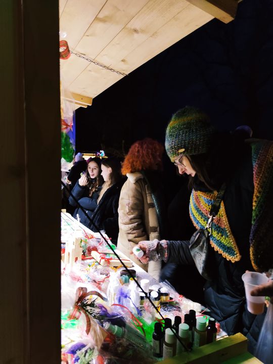 Gm. Siedliszcze. Jarmark świąteczny w Kuliku wieczorową porą... [GALERIA ZDJĘĆ]