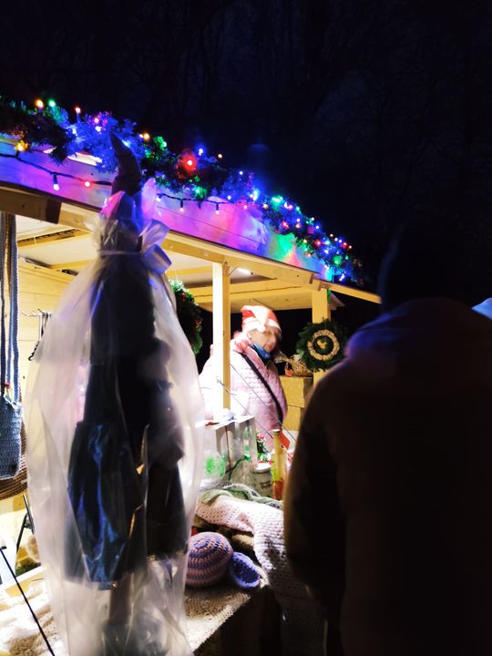 Gm. Siedliszcze. Jarmark świąteczny w Kuliku wieczorową porą... [GALERIA ZDJĘĆ]