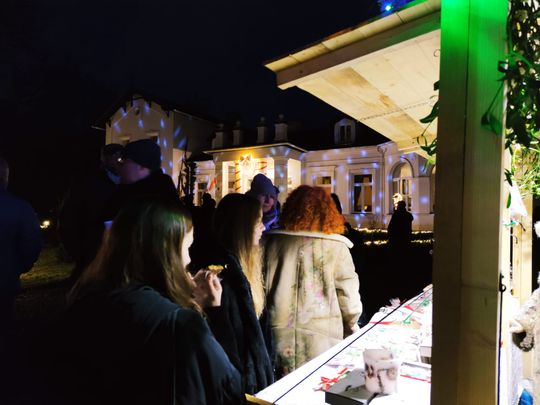 Gm. Siedliszcze. Jarmark świąteczny w Kuliku wieczorową porą... [GALERIA ZDJĘĆ]