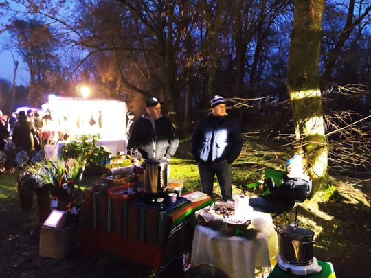 Gm. Siedliszcze. Jarmark świąteczny w Kuliku wieczorową porą... [GALERIA ZDJĘĆ]