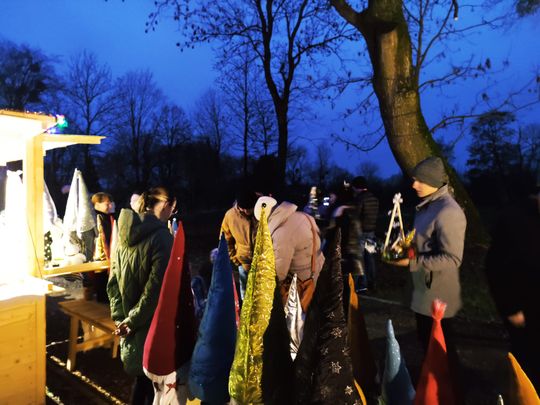 Gm. Siedliszcze. Jarmark świąteczny w Kuliku wieczorową porą... [GALERIA ZDJĘĆ]