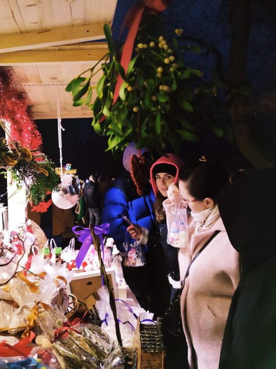 Gm. Siedliszcze. Jarmark świąteczny w Kuliku wieczorową porą... [GALERIA ZDJĘĆ]