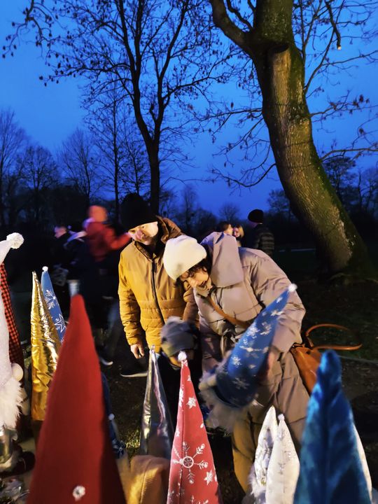 Gm. Siedliszcze. Jarmark świąteczny w Kuliku wieczorową porą... [GALERIA ZDJĘĆ]