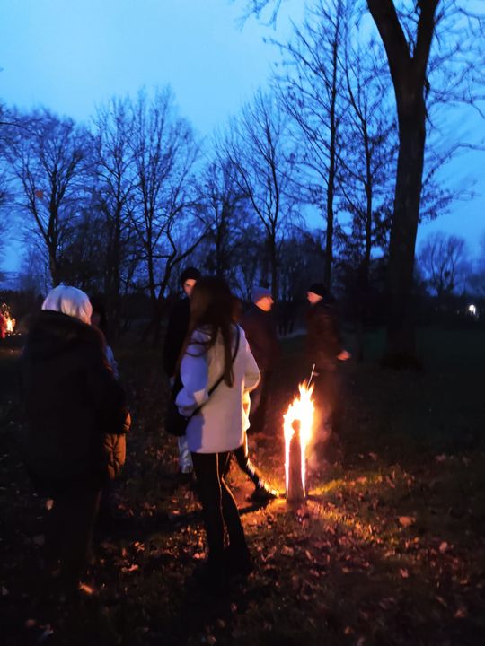 Gm. Siedliszcze. Jarmark świąteczny w Kuliku wieczorową porą... [GALERIA ZDJĘĆ]