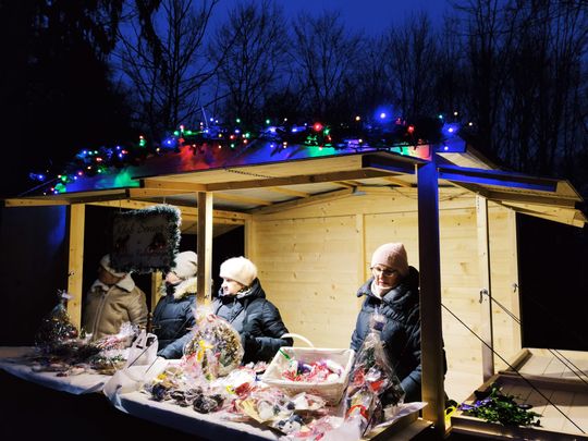Gm. Siedliszcze. Jarmark świąteczny w Kuliku wieczorową porą... [GALERIA ZDJĘĆ]