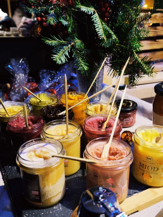 Gm. Siedliszcze. Jarmark świąteczny w Kuliku wieczorową porą... [GALERIA ZDJĘĆ]