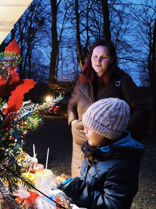 Gm. Siedliszcze. Jarmark świąteczny w Kuliku wieczorową porą... [GALERIA ZDJĘĆ]