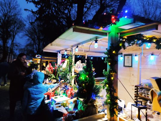 Gm. Siedliszcze. Jarmark świąteczny w Kuliku wieczorową porą... [GALERIA ZDJĘĆ]