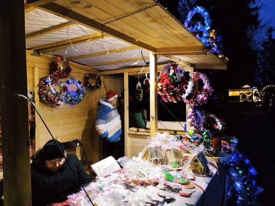 Gm. Siedliszcze. Jarmark świąteczny w Kuliku wieczorową porą... [GALERIA ZDJĘĆ]