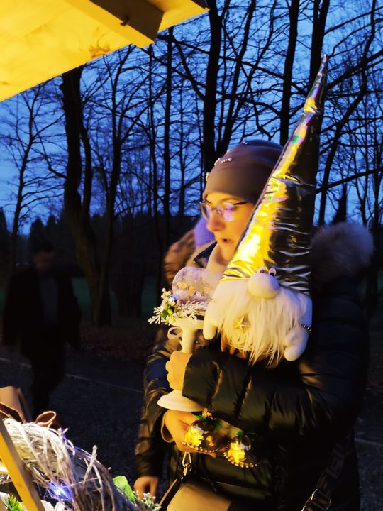 Gm. Siedliszcze. Jarmark świąteczny w Kuliku wieczorową porą... [GALERIA ZDJĘĆ]