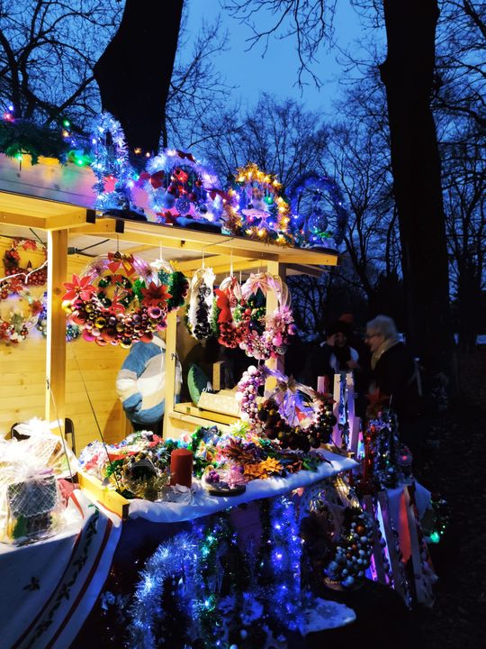 Gm. Siedliszcze. Jarmark świąteczny w Kuliku wieczorową porą... [GALERIA ZDJĘĆ]