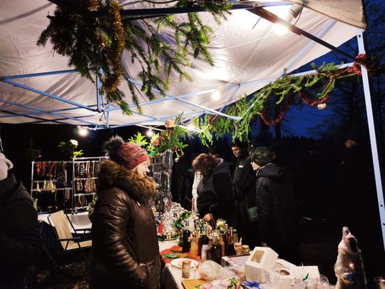 Gm. Siedliszcze. Jarmark świąteczny w Kuliku wieczorową porą... [GALERIA ZDJĘĆ]