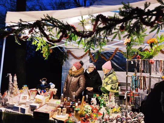 Gm. Siedliszcze. Jarmark świąteczny w Kuliku wieczorową porą... [GALERIA ZDJĘĆ]