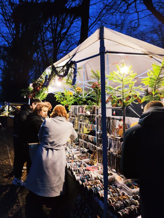 Gm. Siedliszcze. Jarmark świąteczny w Kuliku wieczorową porą... [GALERIA ZDJĘĆ]