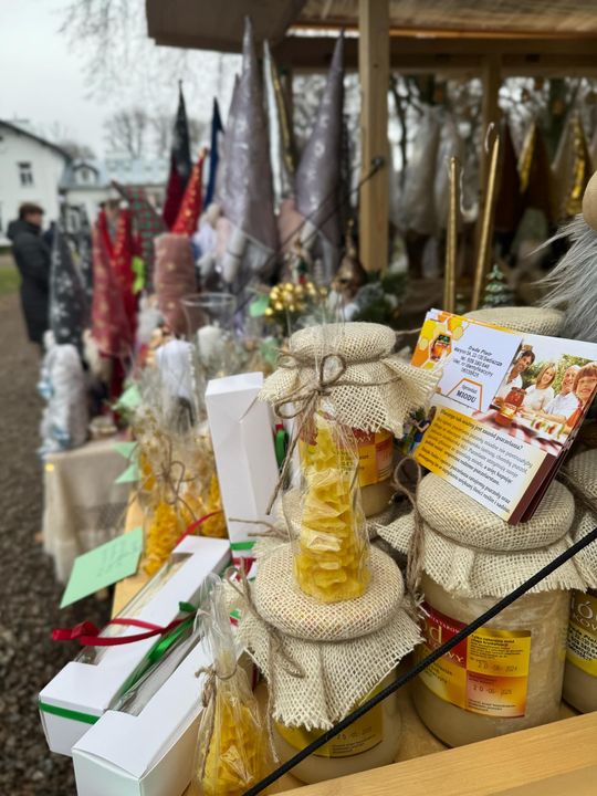 Gm. Siedliszcze. Świąteczny jarmark w Dworze Kulik. Masa ozdób i słodkości! [GALERIA ZDJĘĆ]