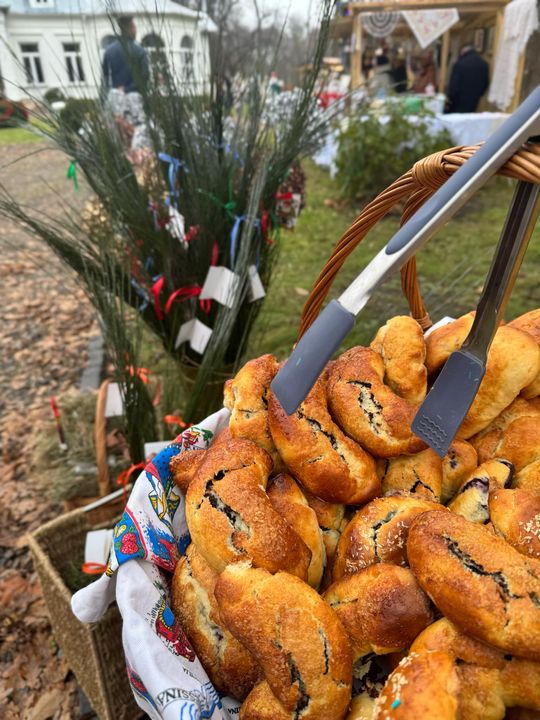 Gm. Siedliszcze. Świąteczny jarmark w Dworze Kulik. Masa ozdób i słodkości! [GALERIA ZDJĘĆ]