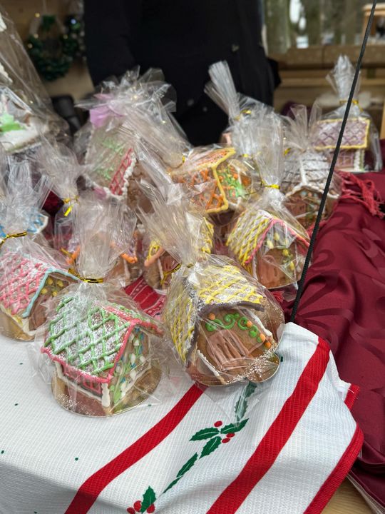 Gm. Siedliszcze. Świąteczny jarmark w Dworze Kulik. Masa ozdób i słodkości! [GALERIA ZDJĘĆ]