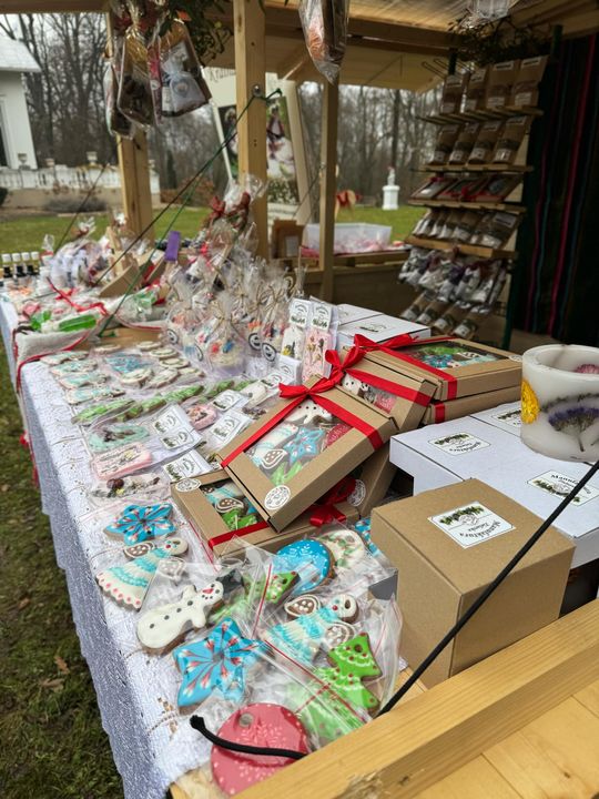 Gm. Siedliszcze. Świąteczny jarmark w Dworze Kulik. Masa ozdób i słodkości! [GALERIA ZDJĘĆ]