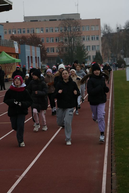 Krasnystaw. I Charytatywny Bieg Mikołajkowy [GALERIA ZDJĘĆ]