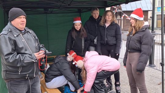 Chełm. Lodowisko na pl. Łuczkowskiego oficjalnie otwarte [GALERIA ZDJĘĆ]