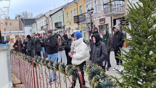 Chełm. Lodowisko na pl. Łuczkowskiego oficjalnie otwarte [GALERIA ZDJĘĆ]