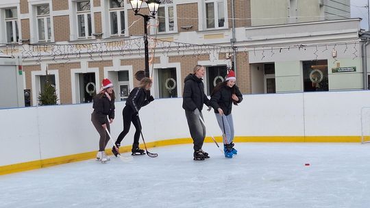 Chełm. Lodowisko na pl. Łuczkowskiego oficjalnie otwarte [GALERIA ZDJĘĆ]